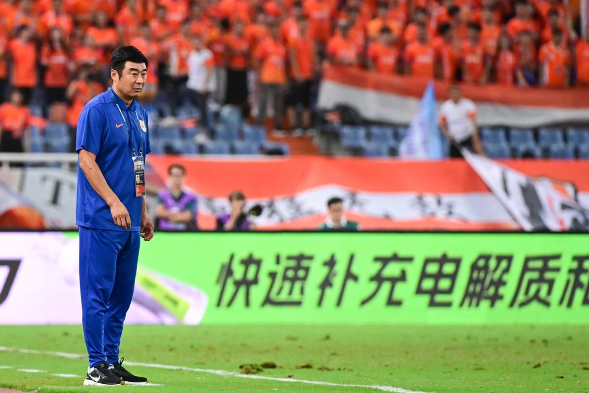 一线队开放日-6月12日上午，河南俱乐部彩陶坊球迷开放日活动在郑州航海体育场举行